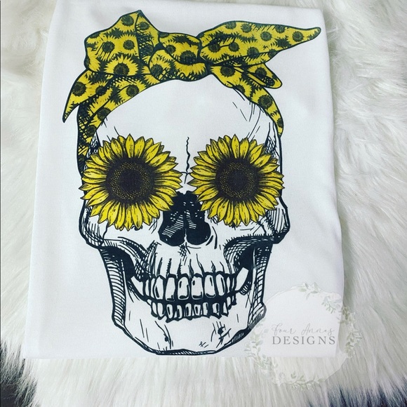 🌻🖤💀 Sunflower skull shirt - Picture 3 of 4